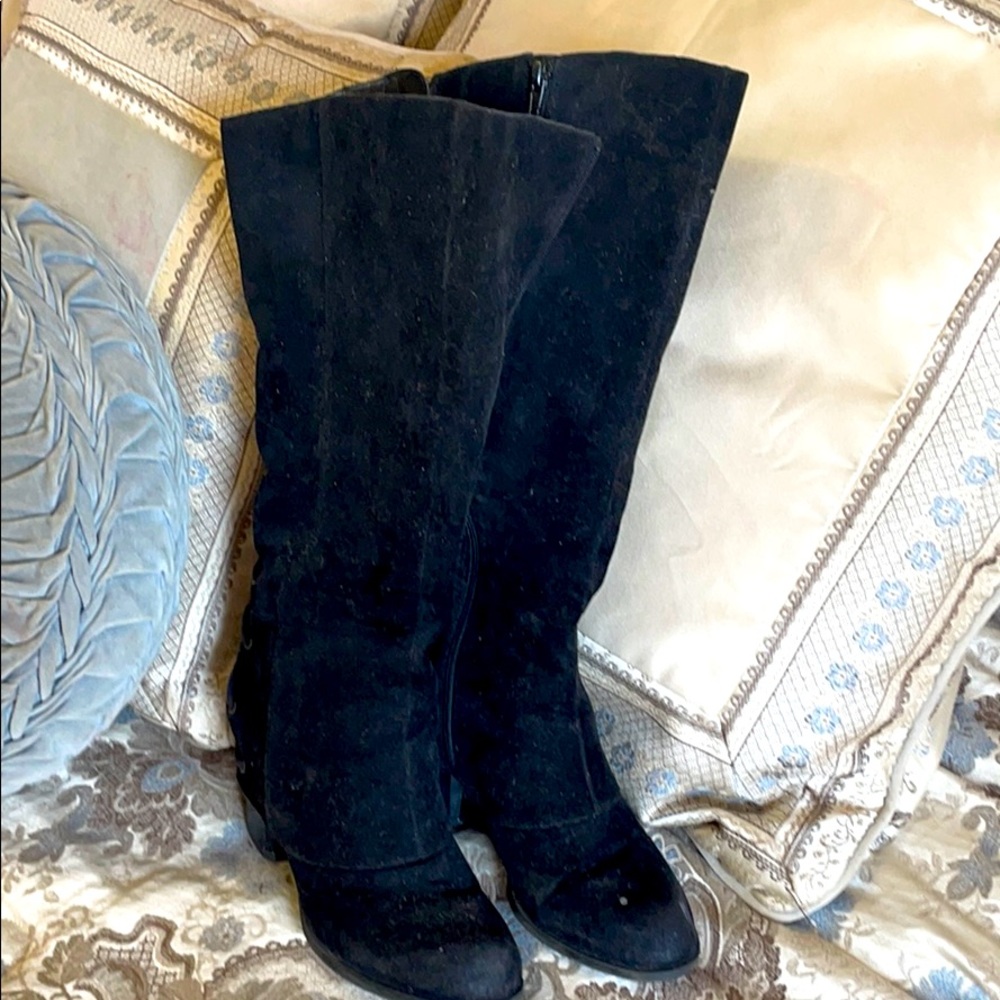 FERGALICIOUS BLACK KNEE LENGGT SUEDE BOOTS